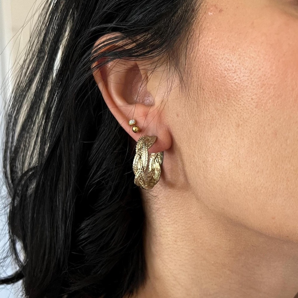 Vintage 1980s gold tone braided hoops everyday earrings pierced ears Casual - Picture 2 of 7
